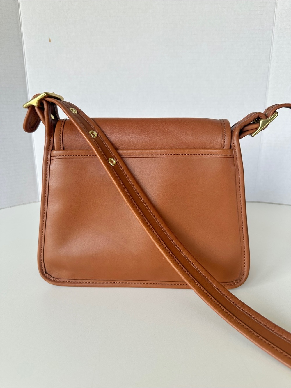 Coach Rambler Tan Leather Flap Crossbody Bag Turn-Lock Closure Handbag - Picture 2 of 16